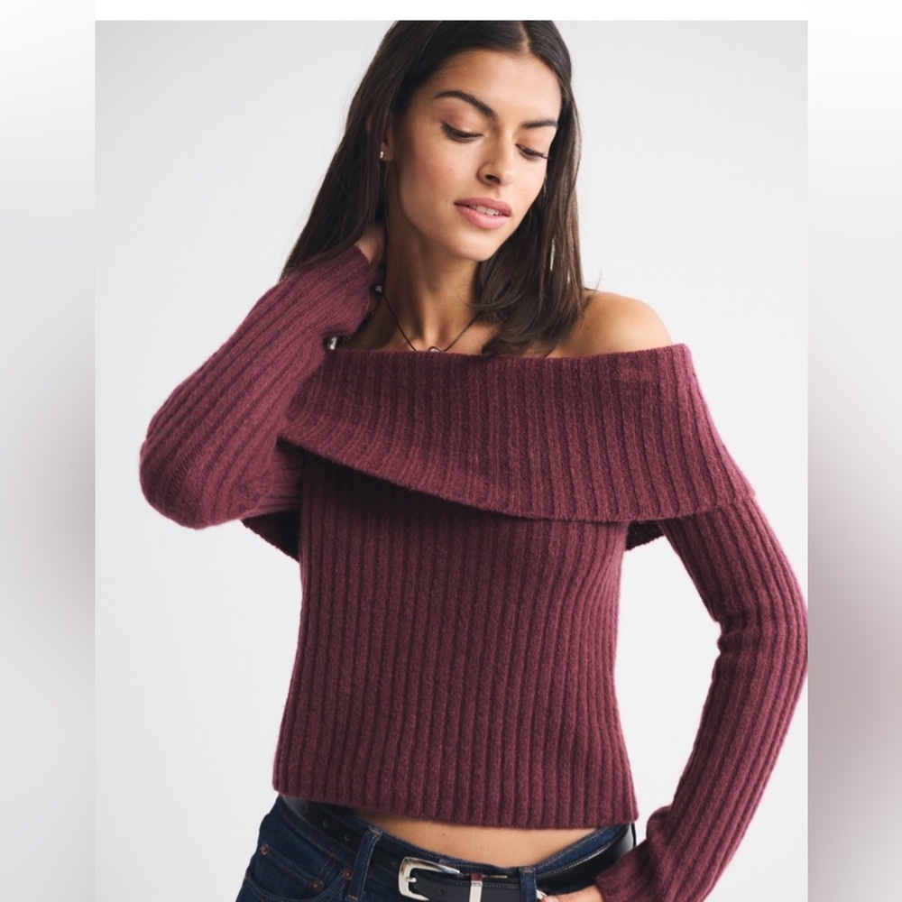 Abercrombie Ribbed Foldover Off-The-Shoulder Sweater. Brand new with tags